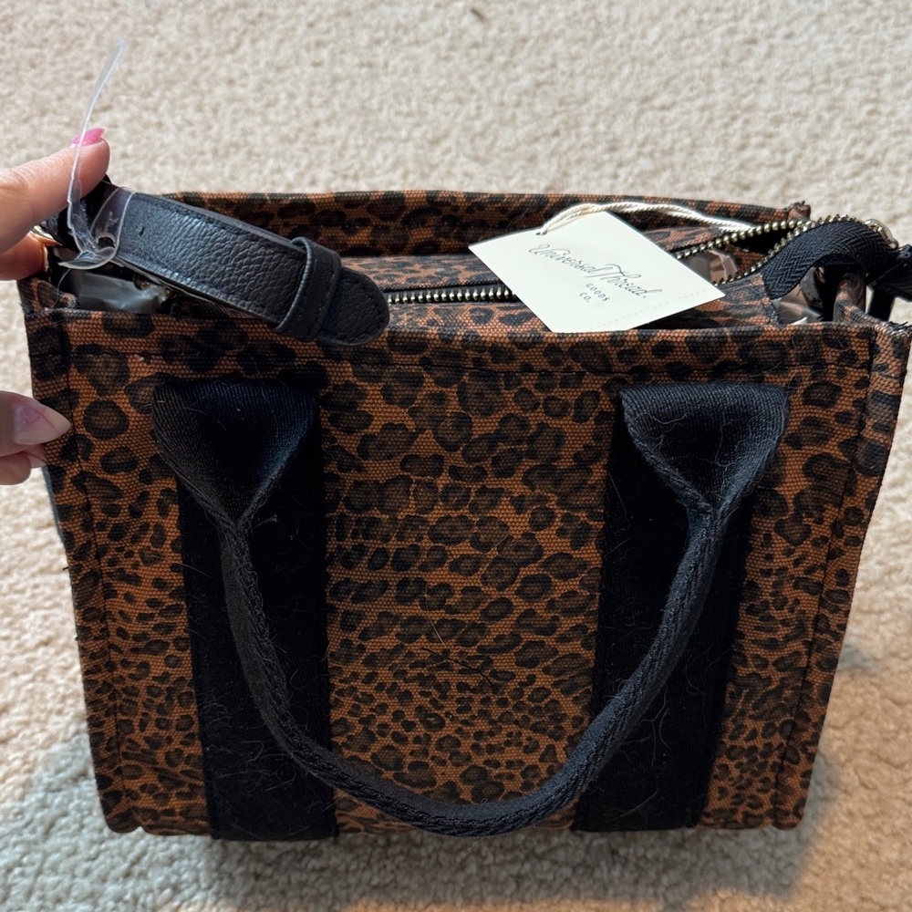 NWT‼️Universal Thread/Target Leopard Print Tote B… - image 1